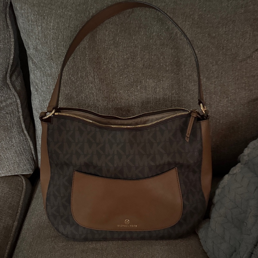 Micheal Kors purse